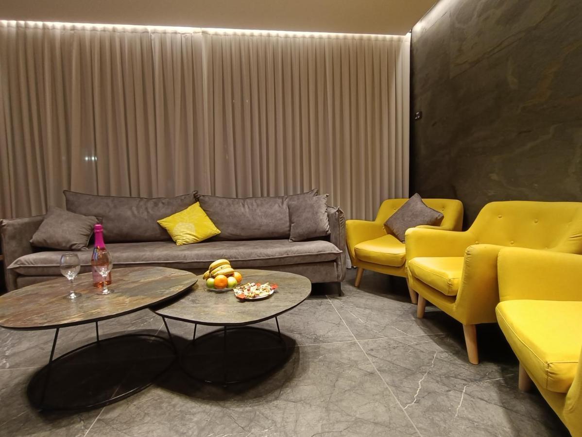 Luxury Aparment 5 Room 2 Minutes From The Beach 바트얌 외부 사진
